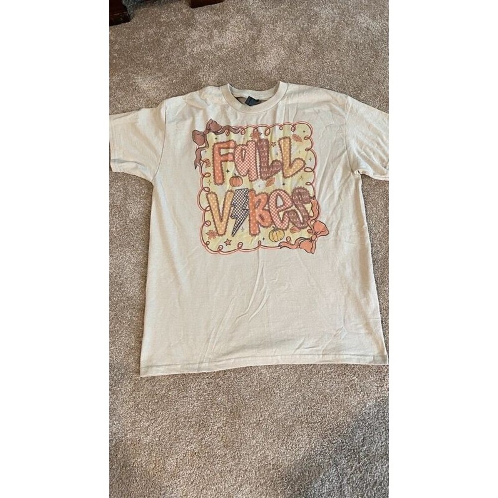 Gildan M Beige Graphic Tee Cozy Fall Vibes Pumpkin Top
